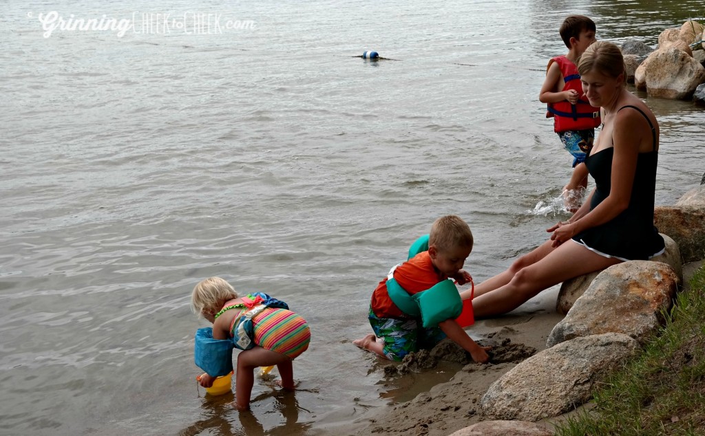 Tips for Finding a Perfect Mom Swimming Suit