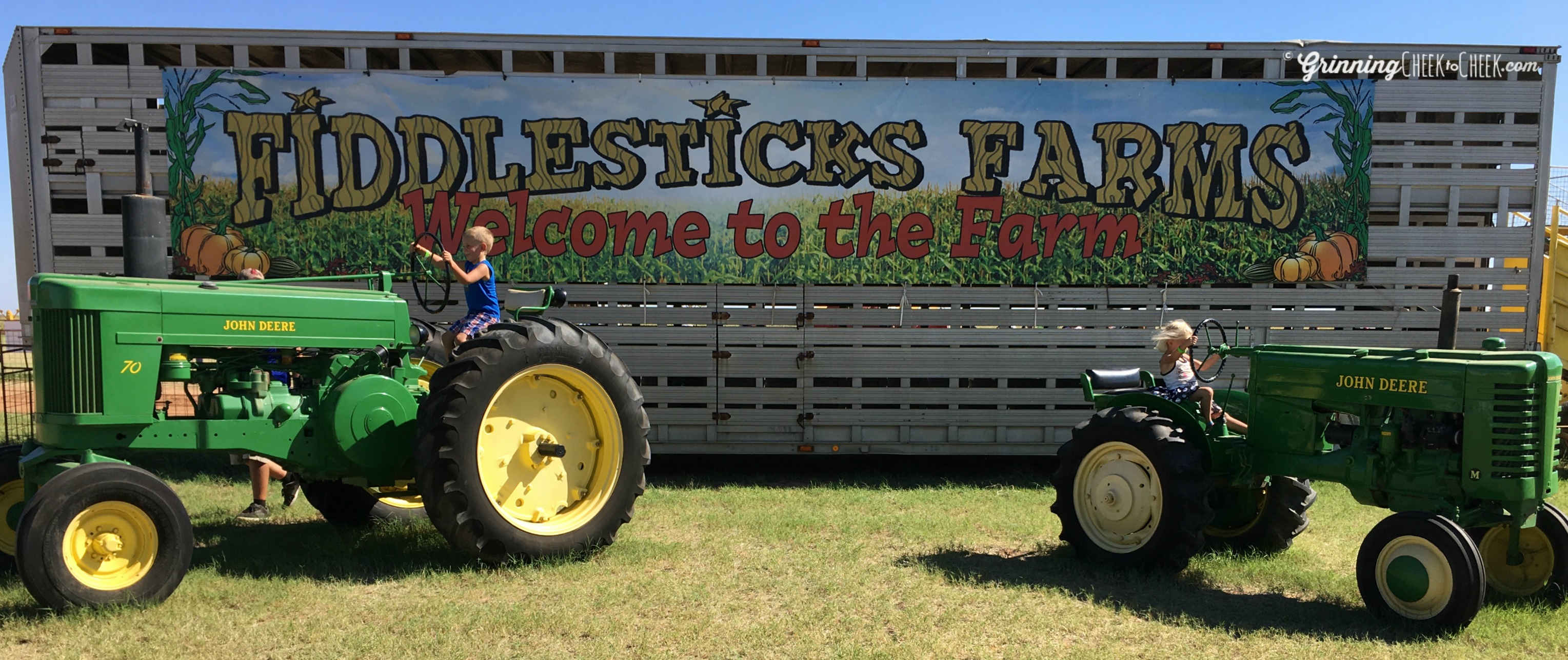 Pumpkin Patches and More #Ad #FiddlesticksFarms #FunAtFiddlesticks