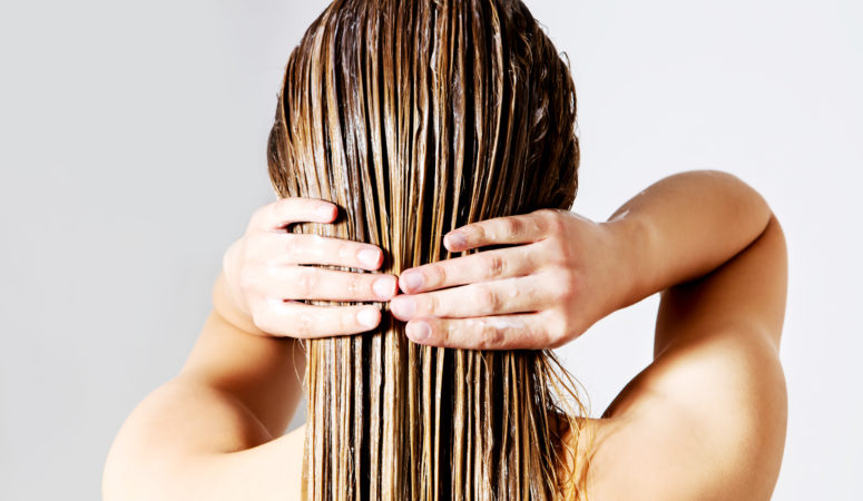 Styling On The Go: How To Manage Wet Hair