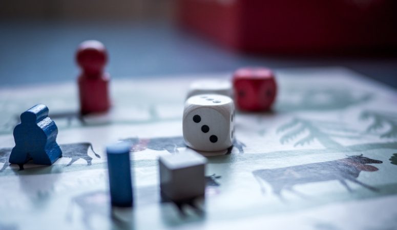 5 Fun Gambling Games to Play at Home With Friends and Family